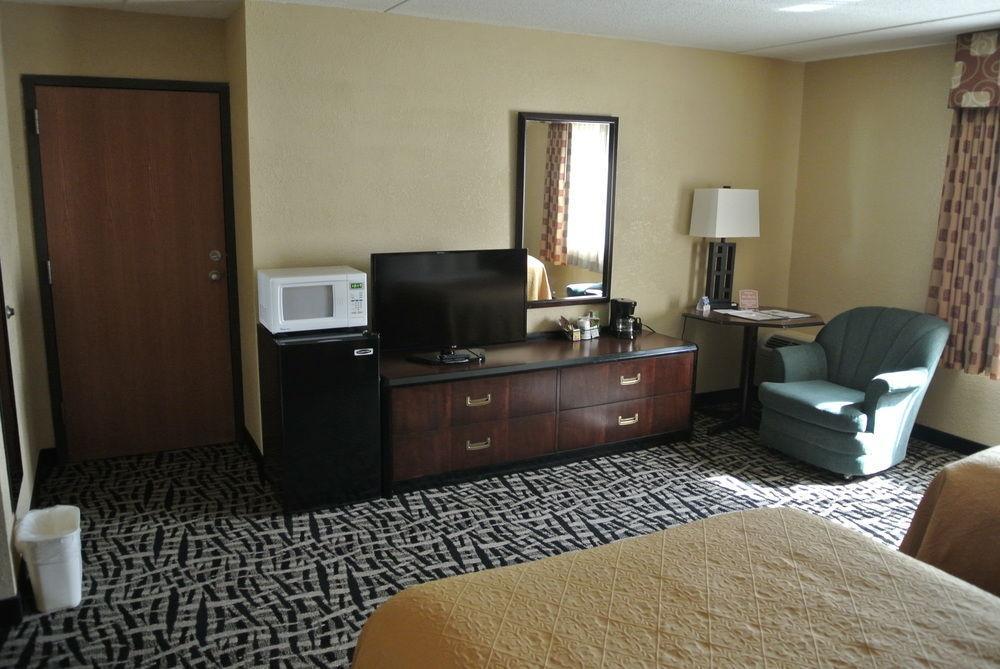 Quality Inn & Suites Mayo Clinic Area Rochester Ngoại thất bức ảnh