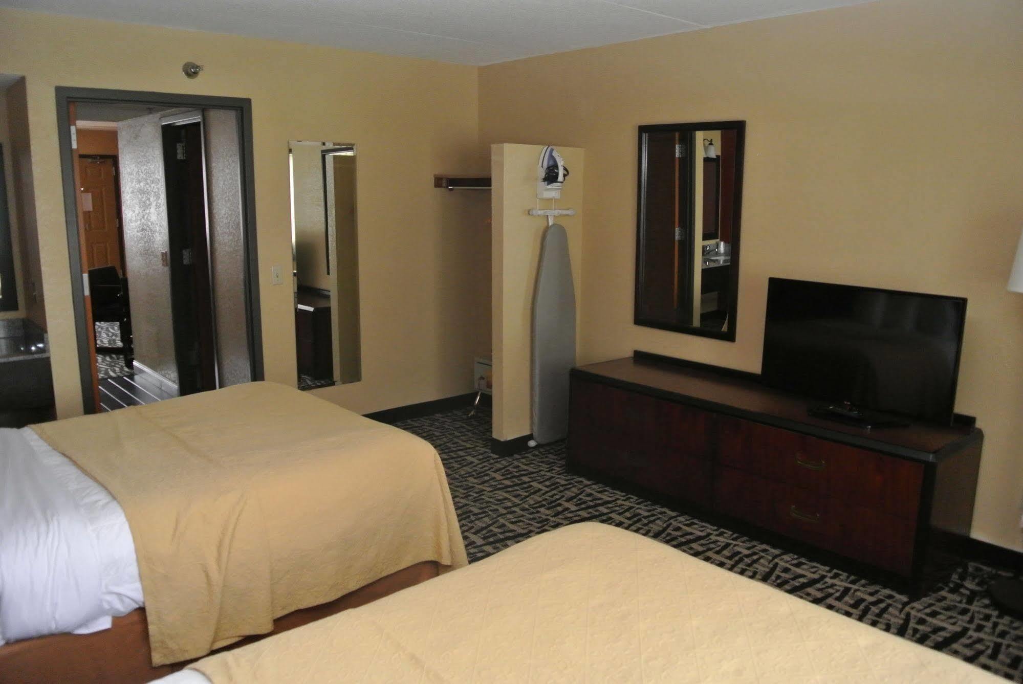 Quality Inn & Suites Mayo Clinic Area Rochester Ngoại thất bức ảnh